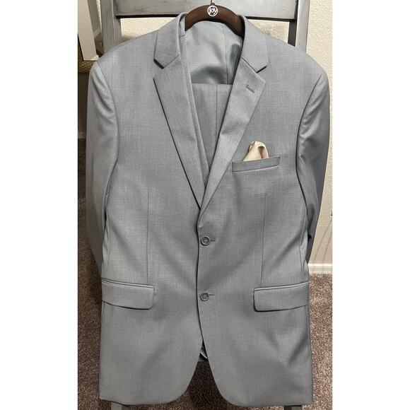 Men's Custom 3 Piece Grey Suit - Picture 5 of 7